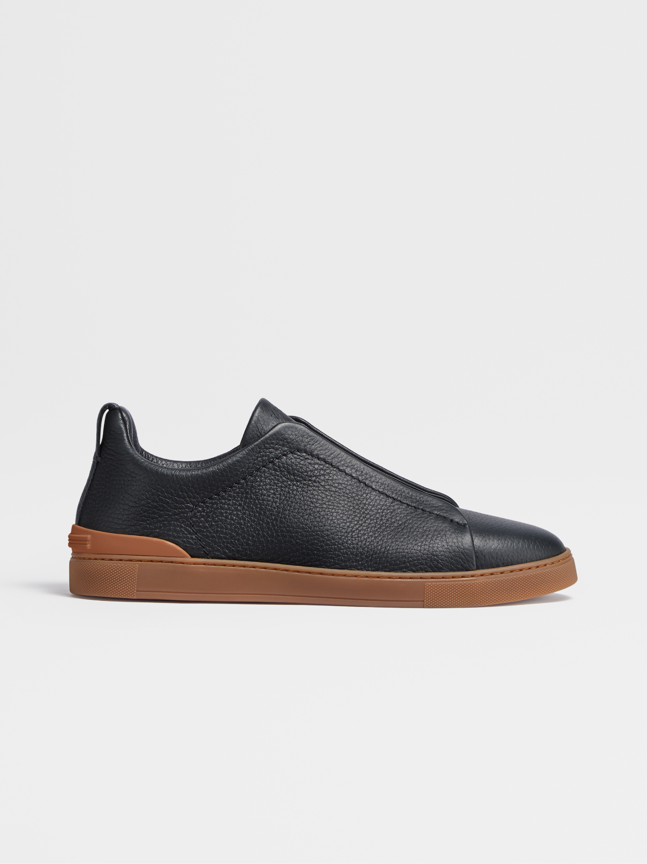 Zapatillas bajas Triple Stitch™ en Piel de Ciervo gris oscuro